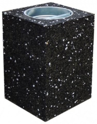Урна з бетону квадратна в крихті з чорного базальту в бетоні