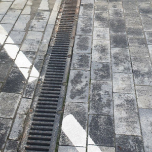 Лоток бетонний ЛВ 15.21.25 з чавунною решіткою класу D