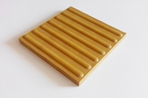 Плитка тактильна полімерпіщана 330х330х30мм Смуга ( направляюча)